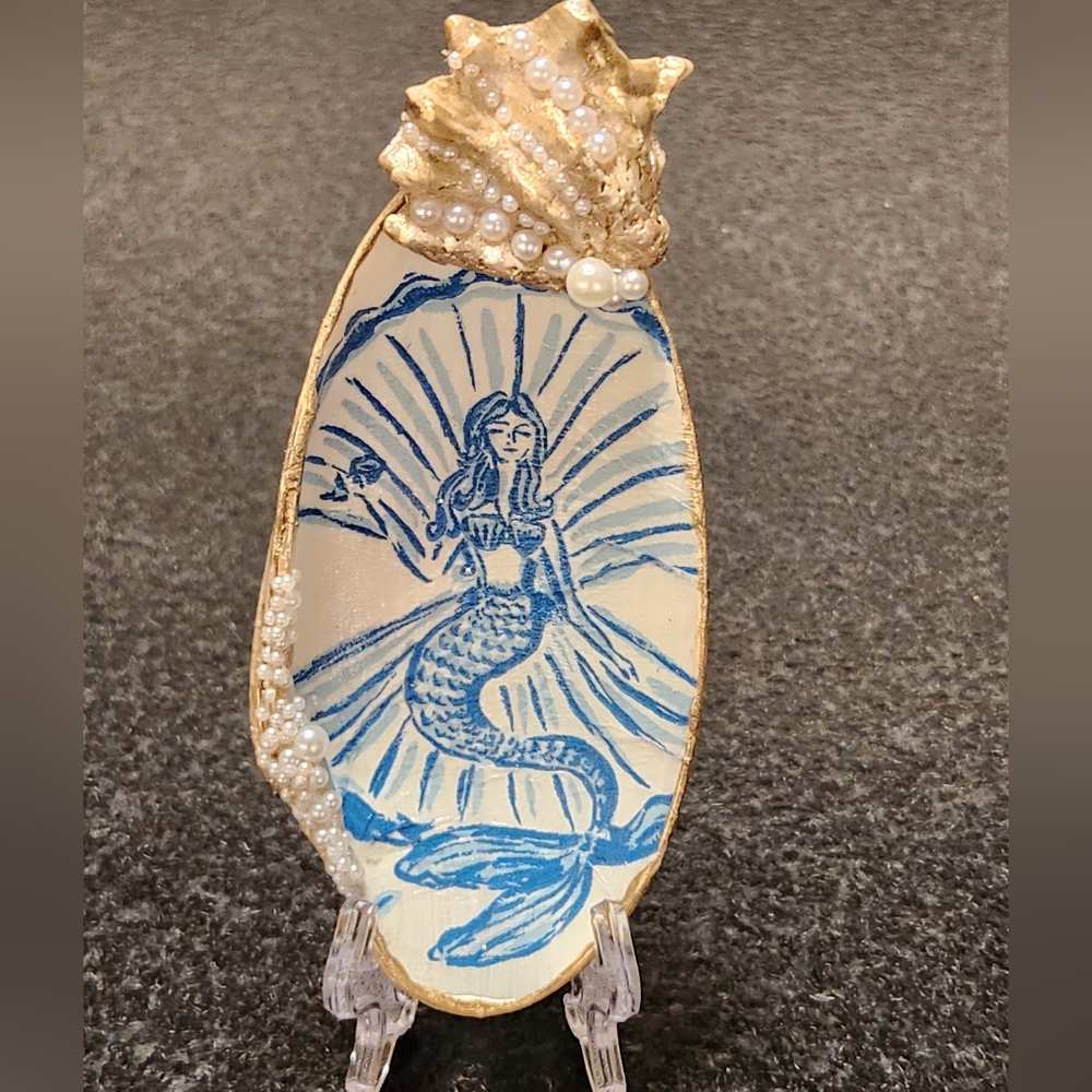 ONE OF A KIND DECOUPAGE EMBELLISHED SEASHELL